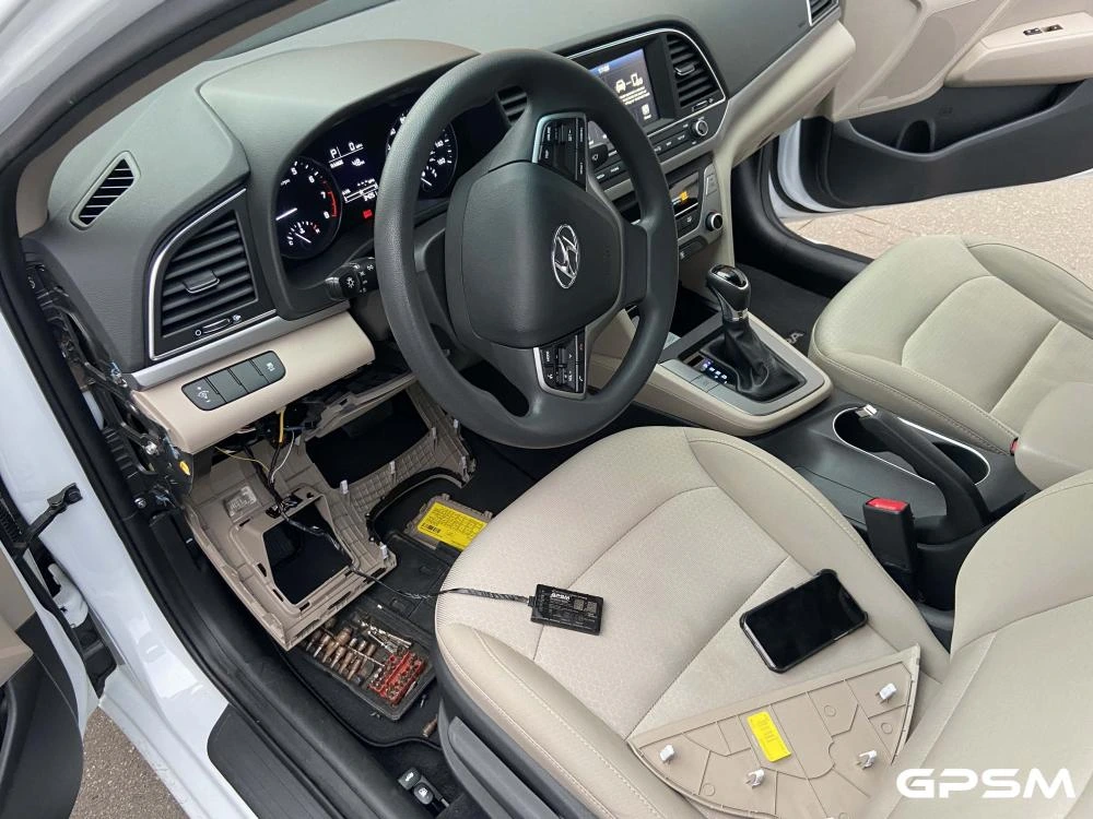 Установка GPS трекера с функцией блокировки двигателя