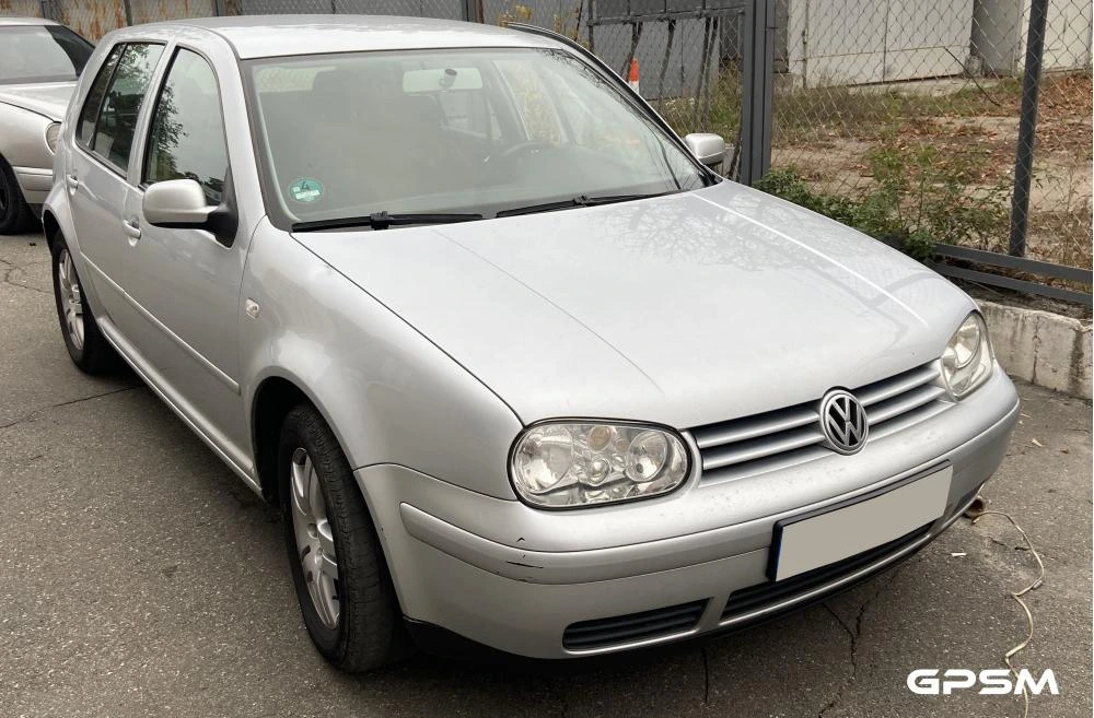 Установка GPS трекера на автомобіль VW Golf зображення 1