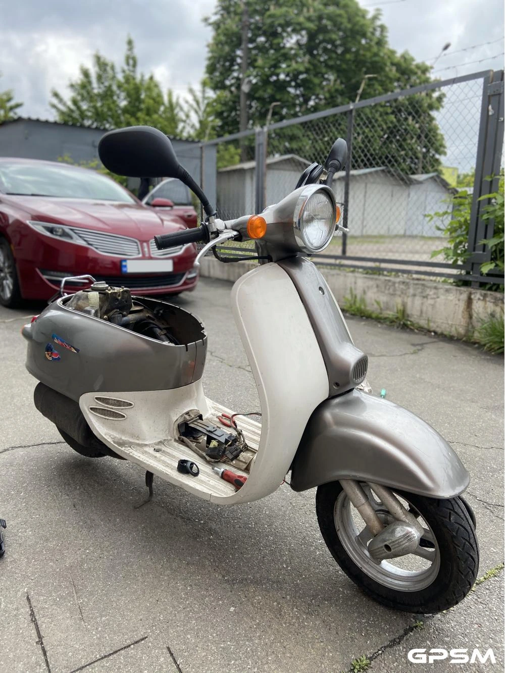 Установка GPS маячка GPSM Pro на скутер изображение 1