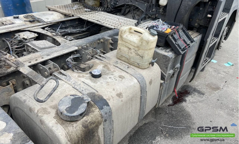 GPS system with two fuel level sensors on Renault Magnum image 4