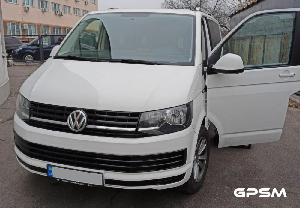 Монтаж GPS терминала на автомобиль Volkswagen Caravelle